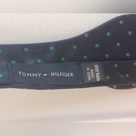 Silk Tommy Hilfiger Bow Tie - Picture 2 of 3